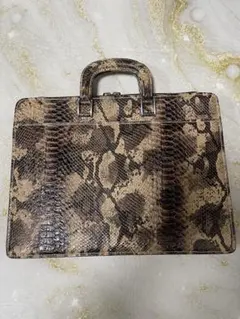 値下げ【美品】ユナイテッドアローズコレクション　パイソン柄ビジネスバッグのサムネイル