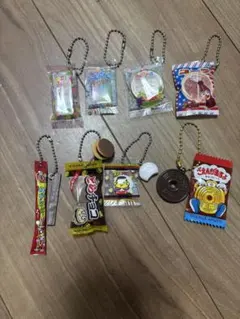 お菓子モチーフカプセルトイキーホルダー8個セット