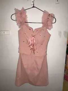 フリル付きオフショルタイトドレス