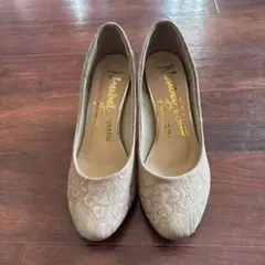レースパンプス　（ベージュとゴールド）