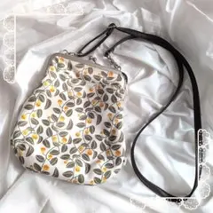 美品　あやの小路　ポケット付きがま口フラットショルダーバック