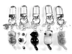 No.319 じゃれ猫キーホルダー No.319 じゃれ猫キーホルダー - メルカリ