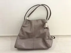 coach チャーム付き　ハンドバッグ