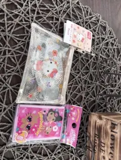 ハローキティ 刺繍ポーチ & サンリオキャラクターズ ミラー
