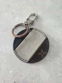 LOUIS VUITTON キーホルダー サークルロゴのサムネイル