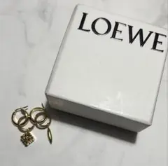 LOEWE アナグラム フープピアス ゴールドカラー 両耳用のサムネイル