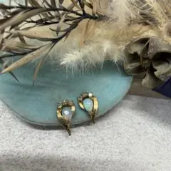 11.908【イヤリング】アクセサリー　ピアス変更可　オパール