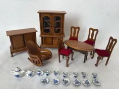 木製　アンティーク風　ミニチュア家具　陶器の食器セット　　シルバニアにも
