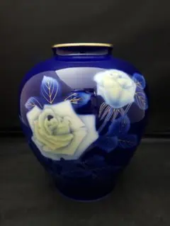 深川製磁　有田焼　瑠璃金彩　ブルー　白薔薇　花瓶　花器