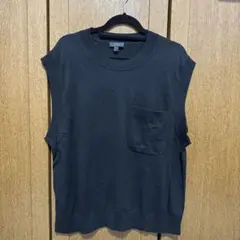 COS ニットベストのサムネイル
