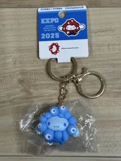 新大阪駅限定　推しカラーキーホルダー　ミャクミャクサンリオ　シナモン