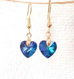 クリスタルハート一粒ピアス　ギャラクシー　モンタナブルー