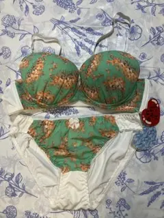 B75M 花柄のブラ＆ショーツセット　グリーン