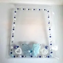 【69】トレカケース　蝶々　硬質ケースＢ８サイズ縦入れ　水色　青　ブルー　レジン