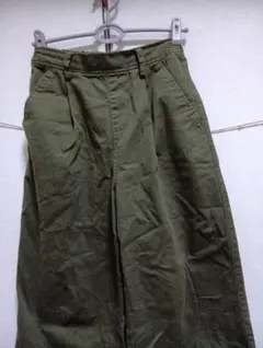 オリーブグリーン ワイドパンツ