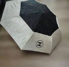【値下げ中‼️】CHANEL 折りたたみ傘 晴雨兼用のサムネイル