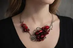 一点モノ　ワイヤーチョーカー｜赤ビーズ個性派デザインネックレス｜ハンドメイド