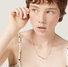 正規品miu miu ロゴネックレス クリスタル シルバーのサムネイル