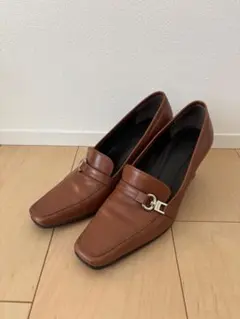 COACH コーチ スクエアトゥ ヒールローファー パンプス ブラウン23センチのサムネイル