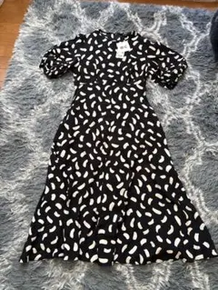 ユニクロ　バルーンスリーブワンピース　サイズＭ　タグ付き未使用