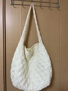 ホワイト キルティング ショルダーバッグ