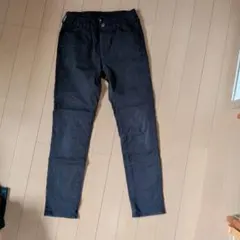 UNIQLO 黒 パンツ 140