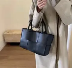 【大人気】編み込みバック　ブラック　Mサイズ