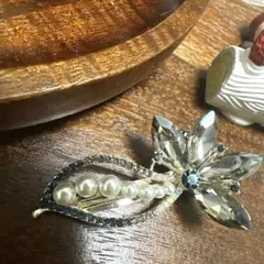 一点物☆✴︎ヘアピンコーナー644E輝く蘭の花ビジュークリップお花ヘアアクセ5cm