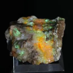 オレンジ蛍光】北海道石 55×40×12mm - メルカリ