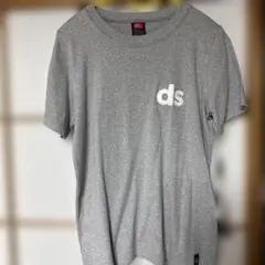 ds 刺繍ロゴ Tシャツ グレー Fサイズのサムネイル