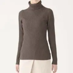 首のチクチクを抑えた太リブタートルネック洗えるセーターM