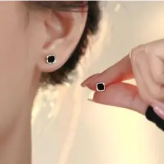 ブラックスクエアスタッドピアスペア