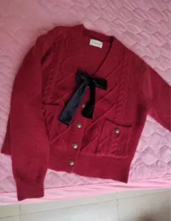 赤いケーブル編みニットカーディガン