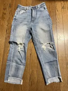 ライトブルーダメージデニムパンツ