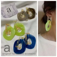 2081-1ピスタチオグリーン☺︎クリアゴールドと2連大ぶりチェーンのピアス☺︎