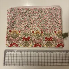 花柄布製ポーチ 約13cm x 19cm