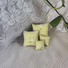 ドール用 ミニチュア クッション 4点セット ハンドメイド
