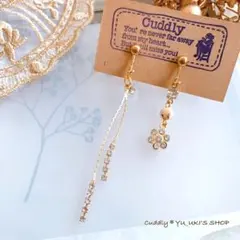 ハンドメイド＊キラキララインストーンフラワーのアシメイヤリング＊ピアス変更可