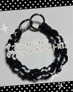 パラコード　スマホストラップ（お花×ブラック×ホワイトMIX）