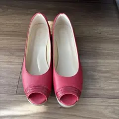 赤いオープントゥウェッジソールパンプス　厚底のサムネイル