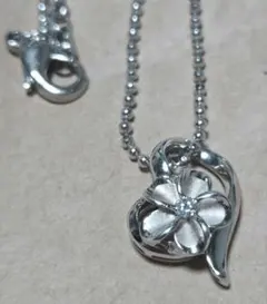 花モチーフ ハート型 ネックレス　Silver 925