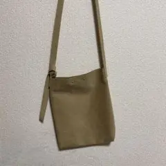 ベージュ スエード ショルダーバッグ　サコッシュ