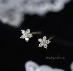 クリスタルフラワー　ゴールド　ピアス
