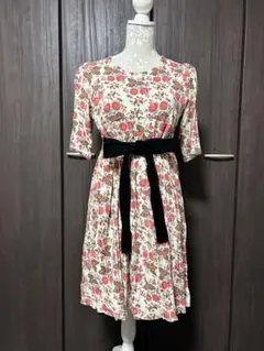 花柄 半袖ワンピース 黒ベルト付き