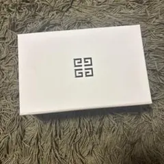 GIVENCHY ジバンシィ ギフトボックス 空箱のサムネイル
