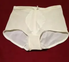 補正下着　ルシアンのクリーム色 ハイウエスト 骨盤ガードル