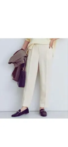 テーパードパンツ アイボリー 新品 タグ付き　高身長向けさんTMサイズのサムネイル