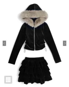 ファーフードダブルジップパーカー×フリルティアードミニスカートベロアセットアップ