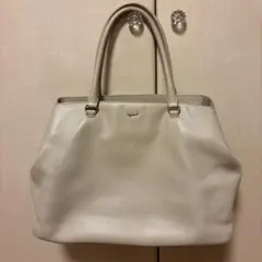 【美品】FURLA LUCE トートバッグセミシ ヨルダーレザーホワイト 美品】FURLA LUCE トートバッグセミシ ヨルダーレザーホワイト - メルカリ