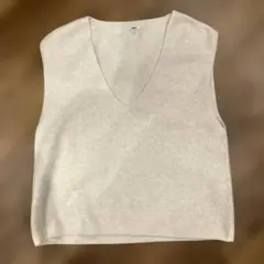 クリーム色 Vネック ニットベスト ユニクロ　L